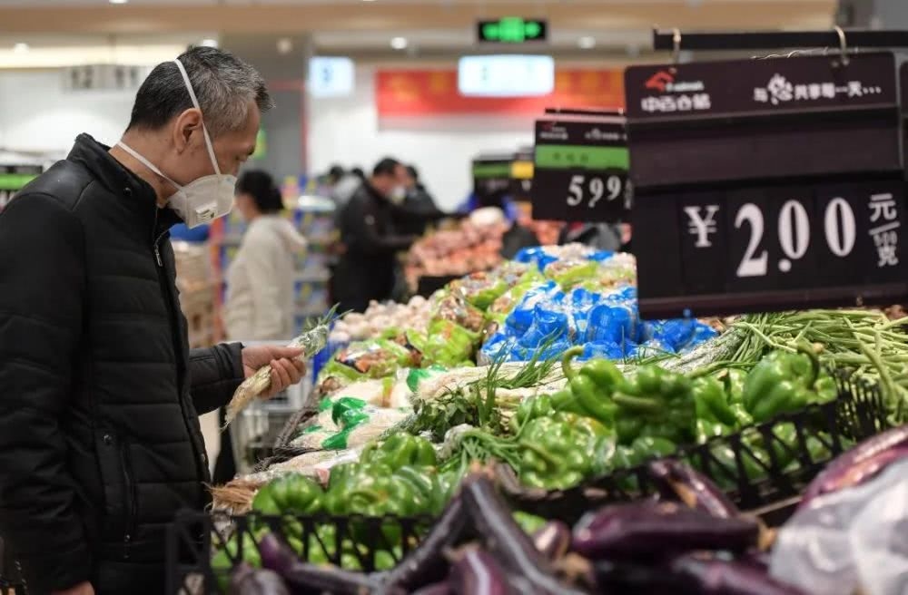 疫情中，一個(gè)中產(chǎn)家庭能撐多久？